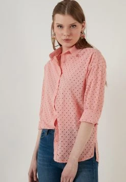 LELA REGULAR FIT - Camisa - Pink, Mujer -LELA Ventas 2024 02dd486ac6b84ef4b3ed18ccc569b4fa