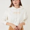 LELA Jersey Con Capucha - Ecru, Mujer