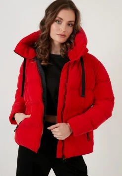LELA Chaqueta De Invierno - Red , Mujer -LELA Ventas 2024 0b398dd24827421cb4be6524b48f8ac2