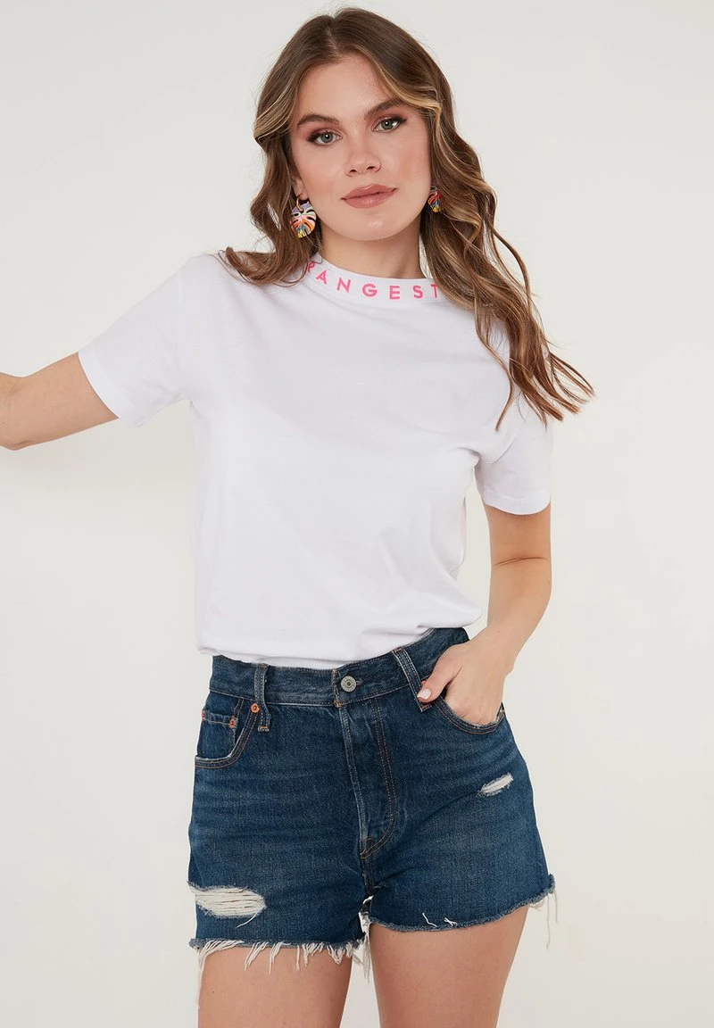 CREW NECK - Camiseta estampada - white neon fuchsia LELA CREW NECK - Camiseta Estampada - White Neon Fuchsia, Mujer -LELA Ventas 2024 111a6cf2cfa545eab3ab486c1c6f9407