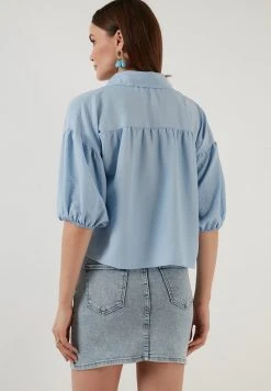 LELA LOOSE FIT - Camisa - Light Blue , Mujer -LELA Ventas 2024 126cadf0e6a94b99b8435cb31b475eac