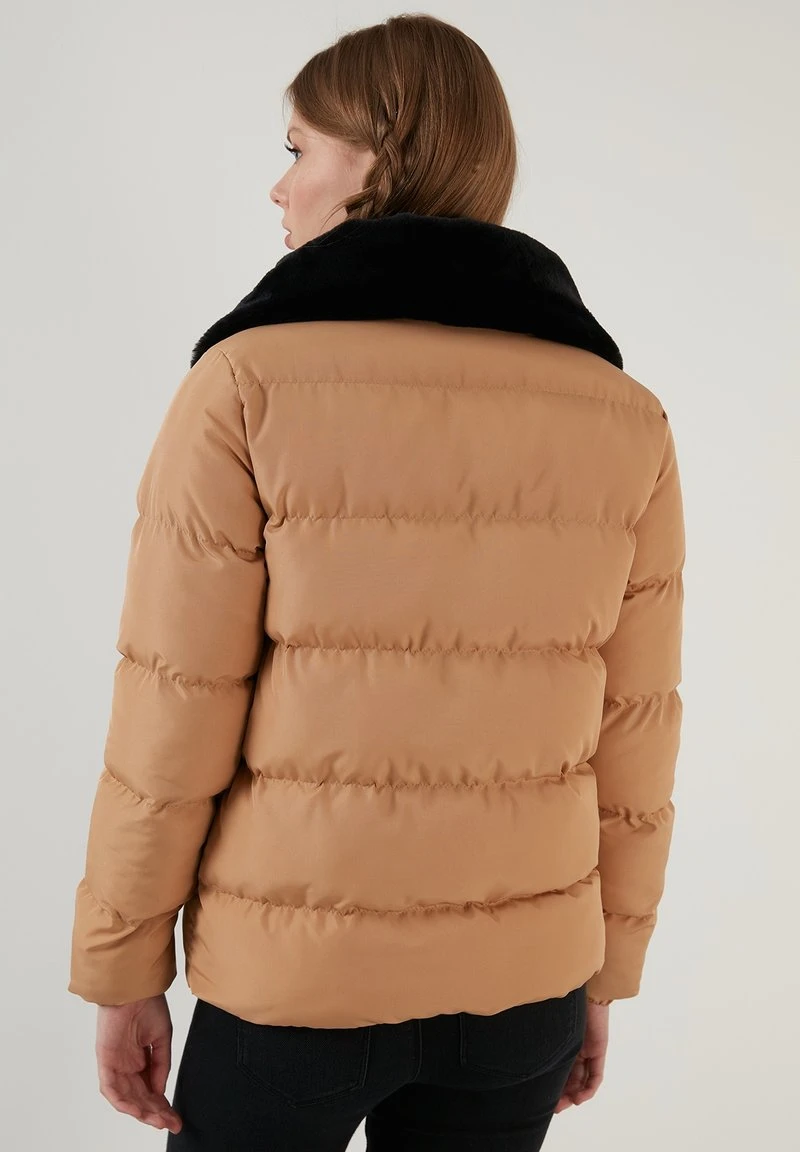 HIGH COLLAR INFLATABLE - Chaqueta de invierno - camel LELA HIGH COLLAR INFLATABLE - Chaqueta De Invierno - Camel , Mujer -LELA Ventas 2024 1478694bfd9e4922ae3fb990874fdd11