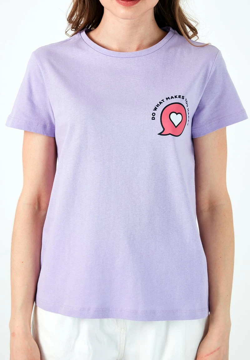 LELA Camiseta Estampada - Lilac , Mujer 4 LELA Camiseta Estampada - Lilac , Mujer - Imagen 4