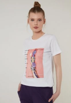 LELA Camiseta Estampada - White , Mujer -LELA Ventas 2024 16904aaf68d244c3934b83cea56424b9