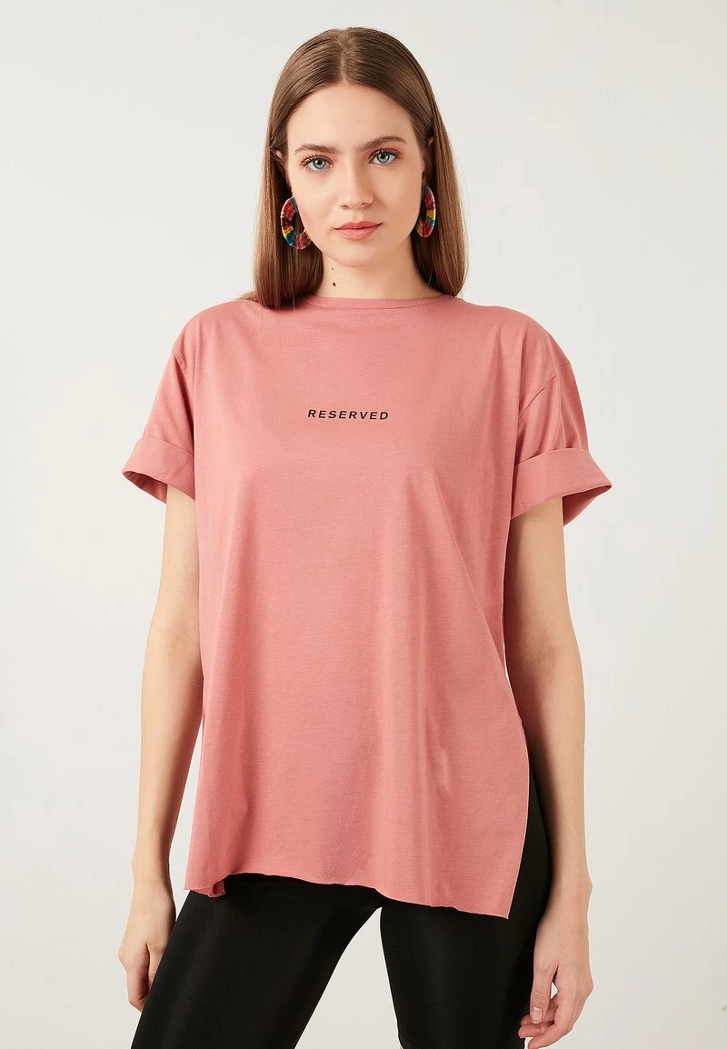 Camiseta estampada - dusty rose color LELA Camiseta Estampada - Dusty Rose Color , Mujer -LELA Ventas 2024 16e4a52a210d437ebb7eb568c0cee696