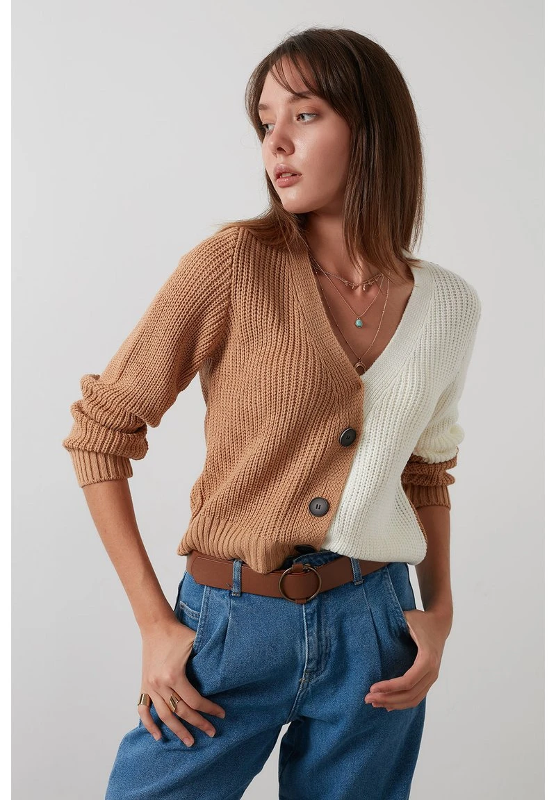 Chaqueta de punto - camel ecru LELA Chaqueta De Punto - Camel Ecru , Mujer -LELA Ventas 2024 18a18fc14ba14d8485afad5199df9112