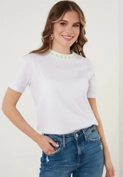 LELA CREW NECK - Camiseta Estampada - White Neon Green , Mujer 2 LELA CREW NECK - Camiseta Estampada - White Neon Green , Mujer -LELA Ventas 2024 19358c11e3ba432ea951eb224593109f