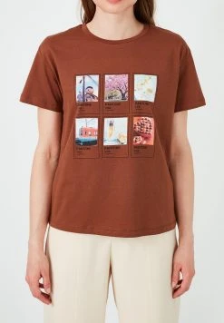 LELA Camiseta Estampada - Brown , Mujer -LELA Ventas 2024 1b3ad8ac6fa04812b6a70d9c580823ef