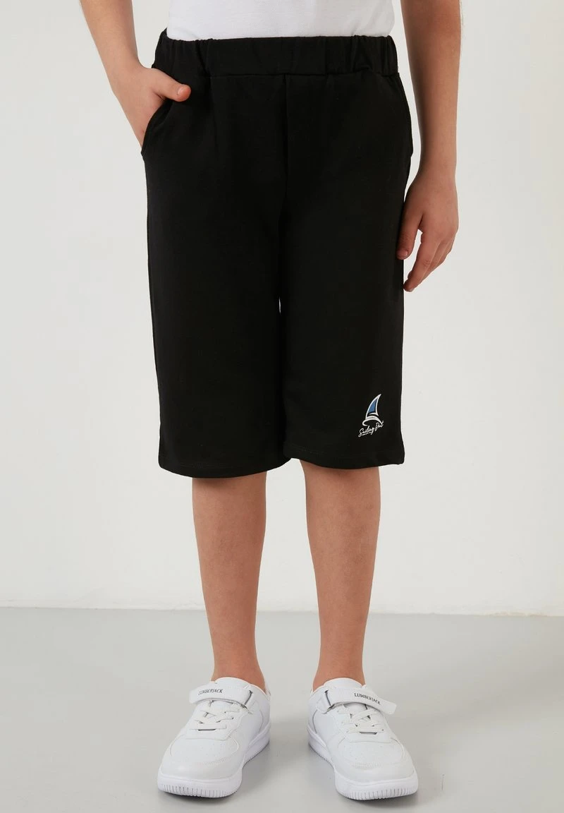 REGULAR FIT SET - Shorts - white LELA REGULAR FIT SET - Shorts - White, Niños -LELA Ventas 2024 1b4a6ffa0580403087f3fb82d51f82a0