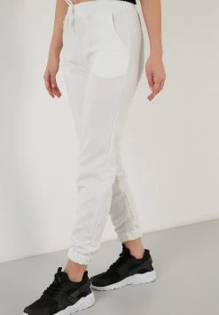 LELA Pantalones Deportivos - Ecru , Mujer 3 LELA Pantalones Deportivos - Ecru , Mujer -LELA Ventas 2024 1b8b93ac1d984476bd6d2f689c9ec33f