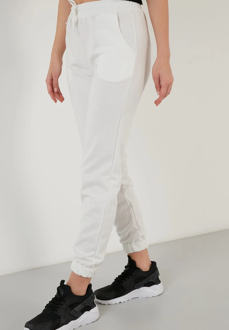 Pantalones deportivos - ecru LELA Pantalones Deportivos - Ecru , Mujer -LELA Ventas 2024 1b8b93ac1d984476bd6d2f689c9ec33f