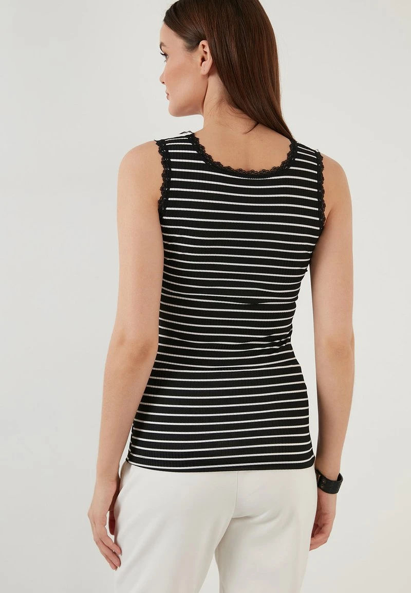 Top - black LELA Top - Black , Mujer -LELA Ventas 2024 1bc0bc7256484ff3bd437d15a8fa30a9