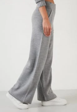 LELA SET - Jersey Con Capucha - Grey, Mujer 3 LELA SET - Jersey Con Capucha - Grey, Mujer -LELA Ventas 2024 1e38ef0bd01840d0af391d63b1b6ad80