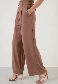 LELA Pantalones - Camel , Mujer 3 LELA Pantalones - Camel , Mujer -LELA Ventas 2024 1e934a2a2cf14ce196ca1ba0f42c7799