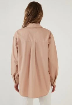 LELA Camisa - Mink Color , Mujer 2 LELA Camisa - Mink Color , Mujer -LELA Ventas 2024 1ecd8f8aa1d342cbbd6c79f187ecb941
