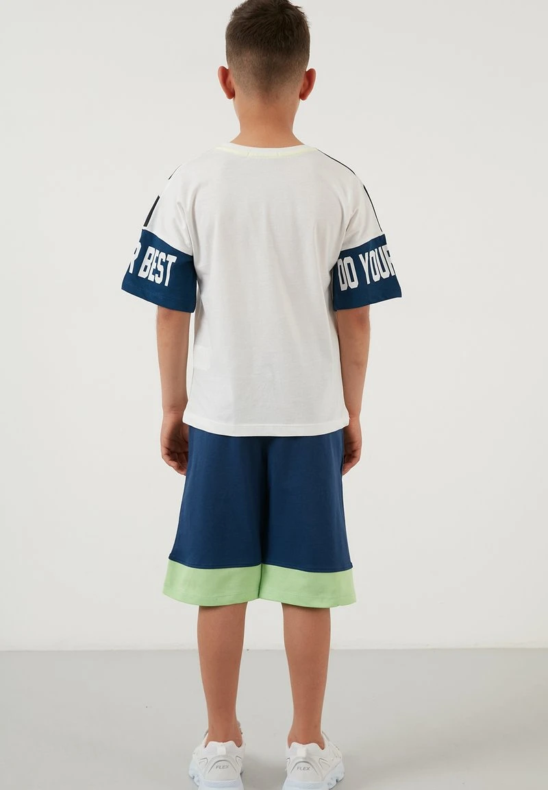 REGULAR FIT - Shorts - ecru LELA REGULAR FIT - Shorts - Ecru , Niños -LELA Ventas 2024 1f8ff33a3876420c80e661808472516e