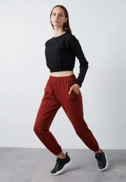 LELA Pantalones Deportivos - Brick Red , Mujer