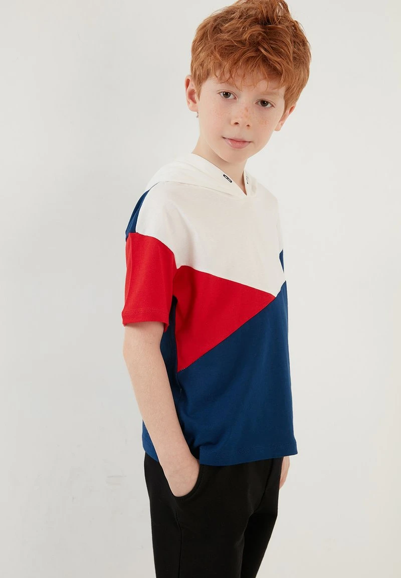 LELA REGULAR FIT T-SHIRT AND SHORTS - Shorts - Navy Blue, Niños 4 LELA REGULAR FIT T-SHIRT AND SHORTS - Shorts - Navy Blue, Niños - Imagen 4