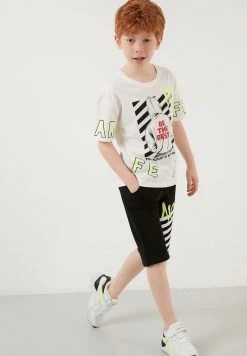 LELA REGULAR FIT T-SHIRT AND SHORTS - Shorts - White , Niños 4 LELA REGULAR FIT T-SHIRT AND SHORTS - Shorts - White , Niños -LELA Ventas 2024 21908acfcd4f4dfe9d285bbe715f1509