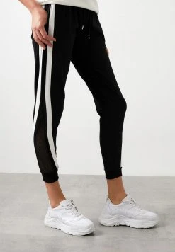 LELA Pantalones Deportivos - Black , Mujer 3 LELA Pantalones Deportivos - Black , Mujer -LELA Ventas 2024 221af122d008445283993d380c6425e8
