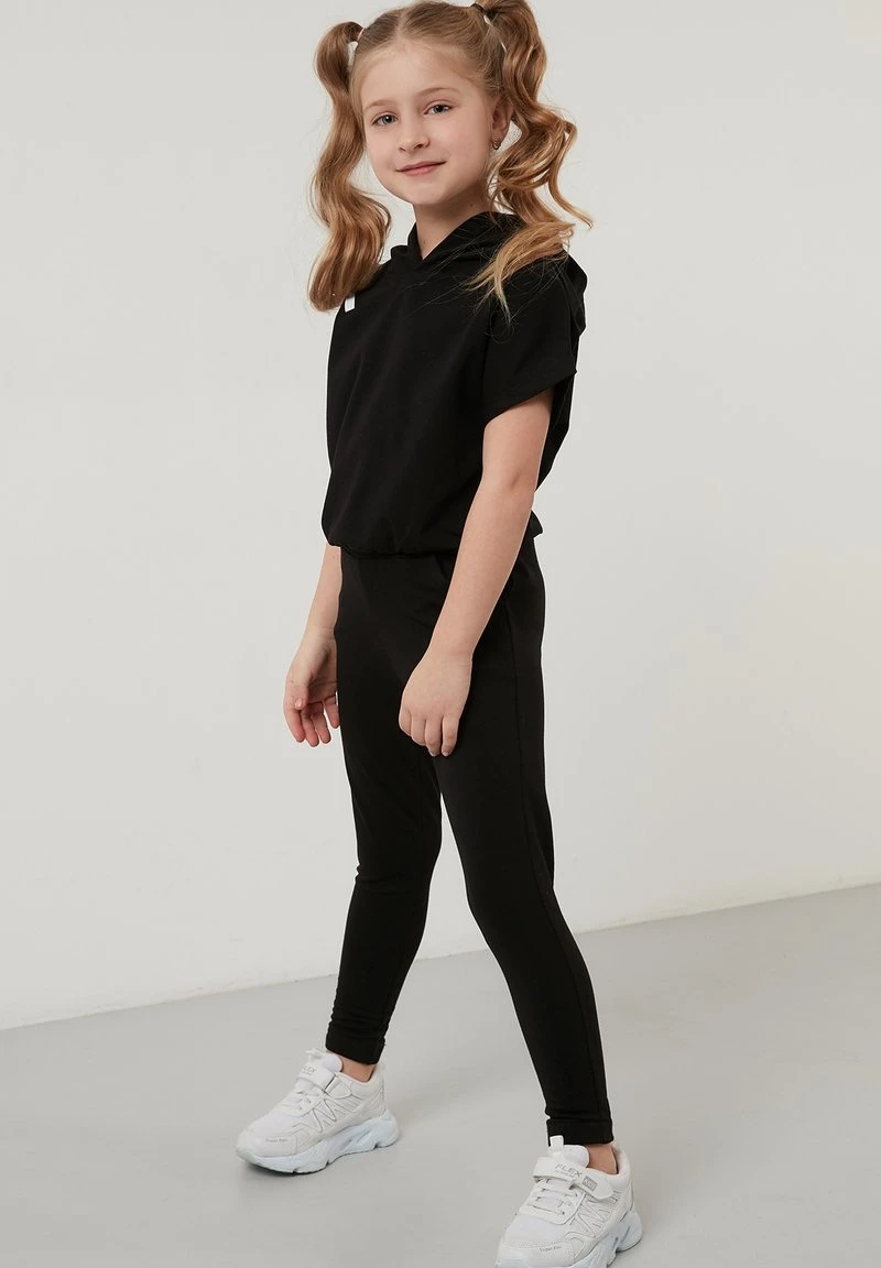 REGULAR FIT - Chándal - black LELA REGULAR FIT - Chándal - Black, Niños -LELA Ventas 2024 222f19a9a10649488710f461756f9bee