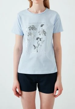 LELA Camiseta Estampada - Baby Blue , Mujer 3 LELA Camiseta Estampada - Baby Blue , Mujer -LELA Ventas 2024 235761296eed436ca850ea34dd0cfc73