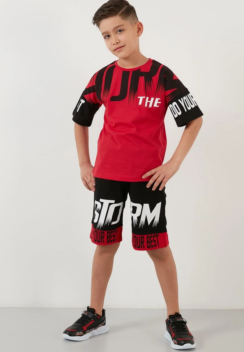 REGULAR FIT - Shorts - red LELA REGULAR FIT - Shorts - Red , Niños -LELA Ventas 2024 281961c9557343b39ba3886badd95caf