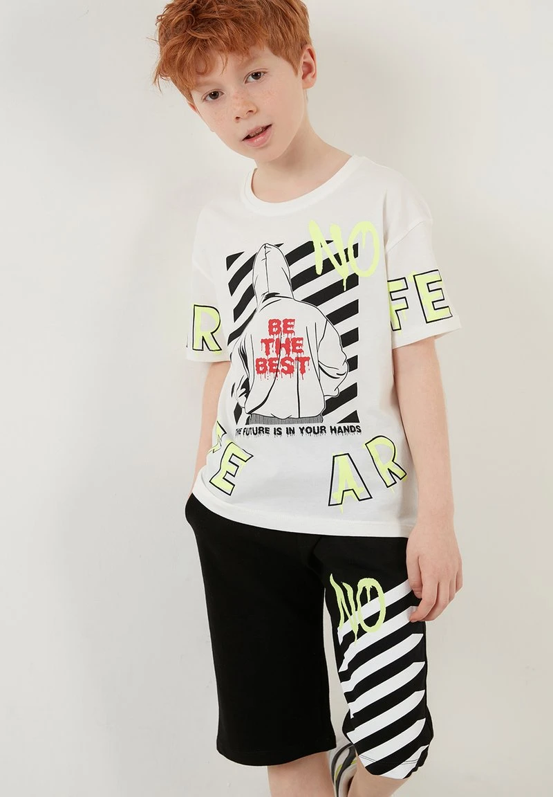 REGULAR FIT T-SHIRT AND SHORTS - Shorts - white LELA REGULAR FIT T-SHIRT AND SHORTS - Shorts - White , Niños -LELA Ventas 2024 29b16005dcd94416b62e6c3e09d3eb4d