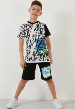 LELA SET - Shorts - White , Niños -LELA Ventas 2024 2a04e6acafe141e3aac9cc986af5a4fc