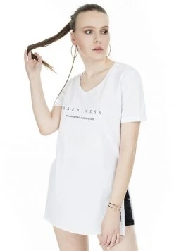 LELA Camiseta Estampada - White , Mujer 3 LELA Camiseta Estampada - White , Mujer -LELA Ventas 2024 2a8230becc7f4bc4bf6a2856a5287a38