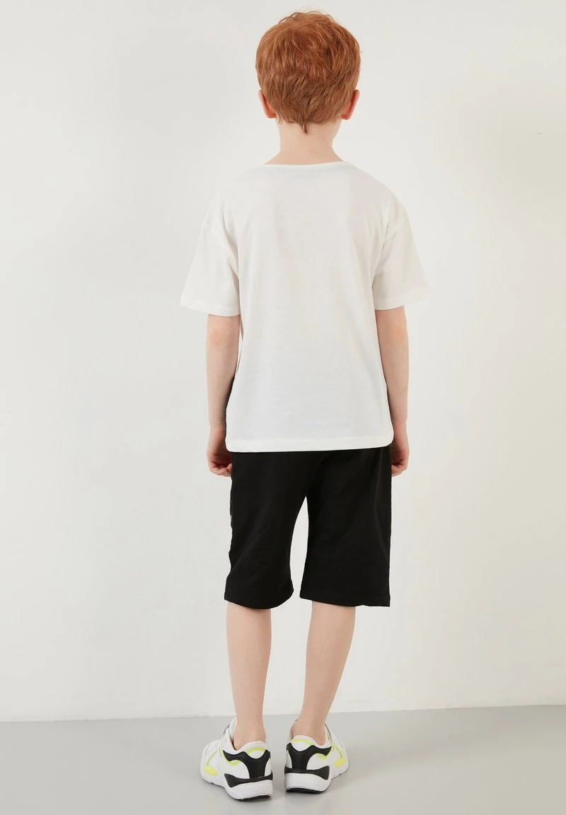 LELA REGULAR FIT T-SHIRT AND SHORTS - Shorts - White, Niños 2 LELA REGULAR FIT T-SHIRT AND SHORTS - Shorts - White, Niños - Imagen 2