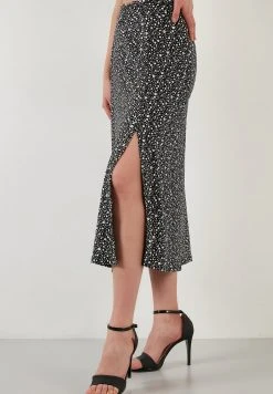 LELA - Falda Acampanada - Black , Mujer 7 LELA - Falda Acampanada - Black , Mujer -LELA Ventas 2024 2b131aeaa95d40ebb89873589a4b58b2