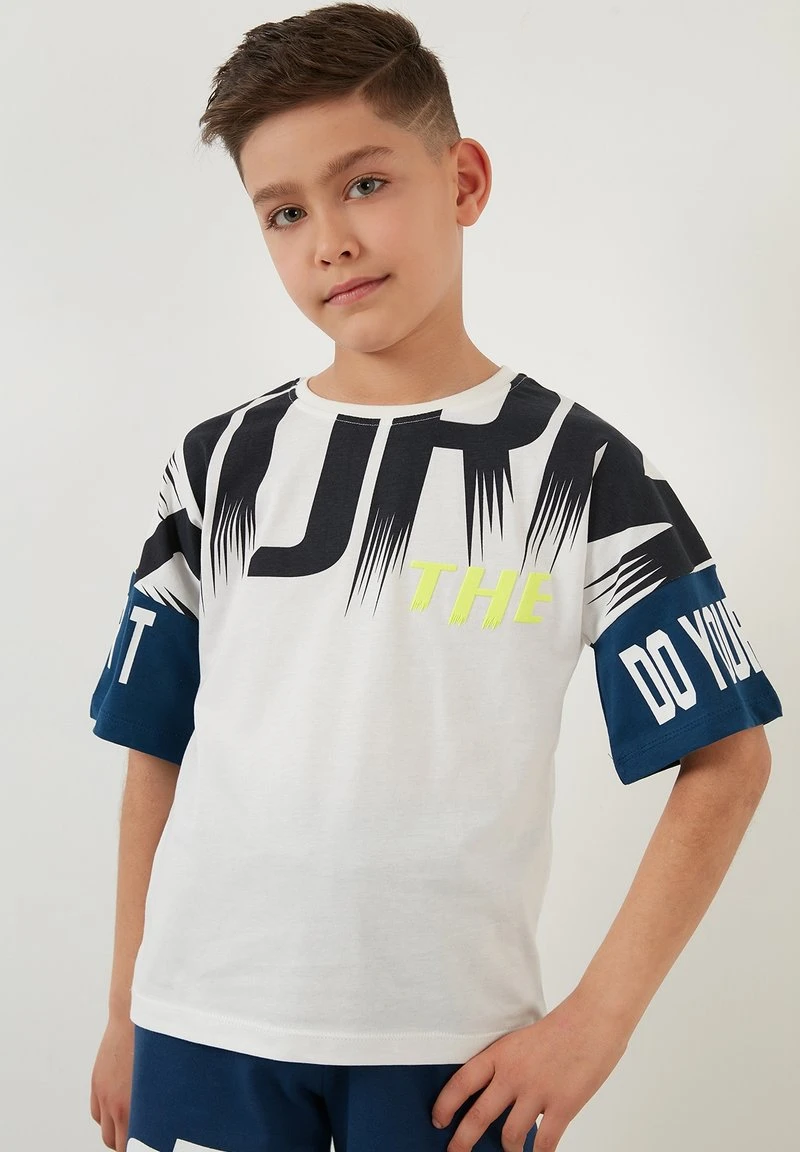 REGULAR FIT - Shorts - ecru LELA REGULAR FIT - Shorts - Ecru , Niños -LELA Ventas 2024 2b87b7e5fcb7472e87846f7060da7027