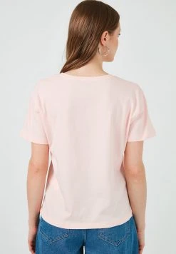 LELA Camiseta Estampada - Powder Pink , Mujer -LELA Ventas 2024 2be78d768bdf4adaa35bfd73bec44046