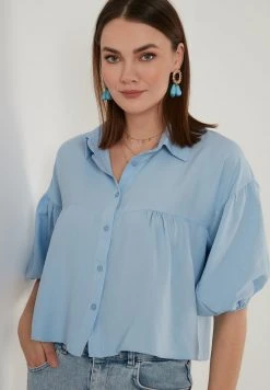LELA LOOSE FIT - Camisa - Light Blue , Mujer -LELA Ventas 2024 2c1545e5d43b46618b23323c5bb16ed1