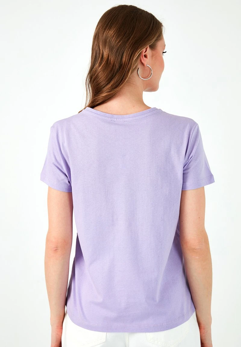 LELA Camiseta Estampada - Lilac , Mujer 2 LELA Camiseta Estampada - Lilac , Mujer - Imagen 2