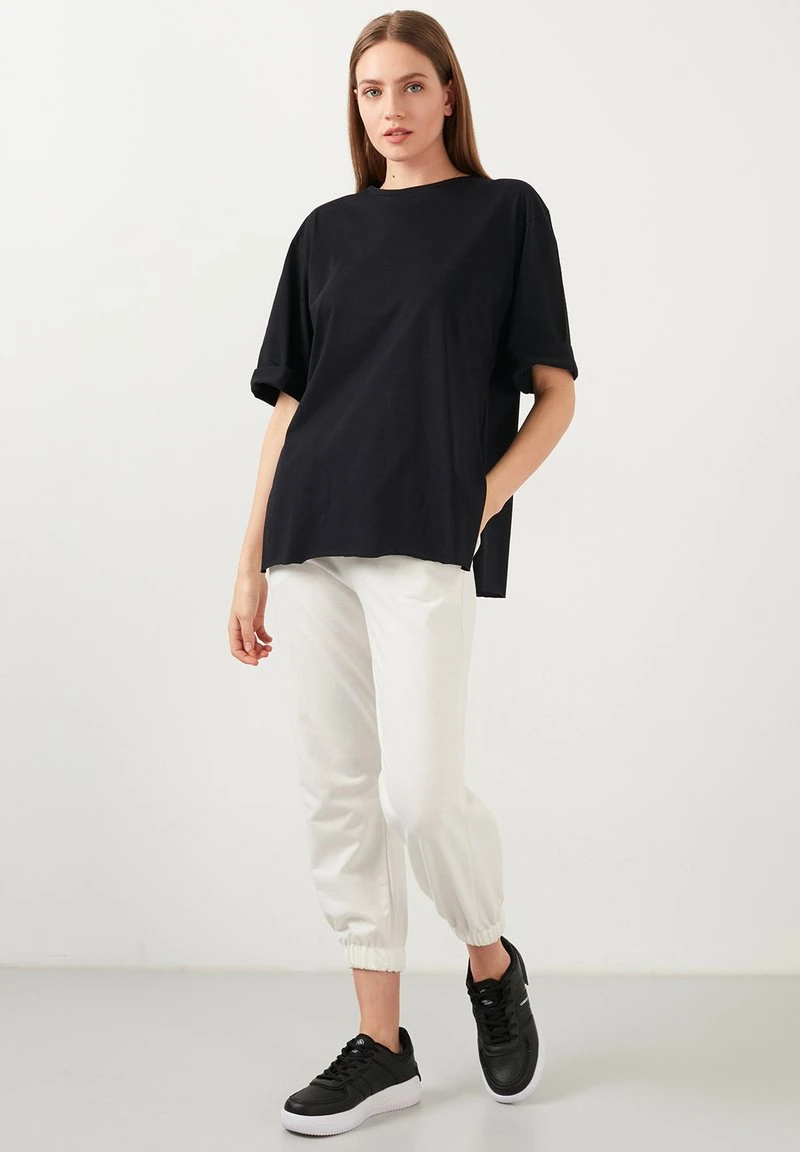 Camiseta básica - black LELA Camiseta Básica - Black , Mujer -LELA Ventas 2024 2e681a46af8848079f2b35c9f244116e