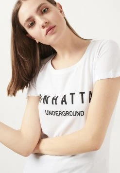 LELA Camiseta Estampada - White , Mujer 3 LELA Camiseta Estampada - White , Mujer -LELA Ventas 2024 2eced1f640e444819176fbed737c7c16