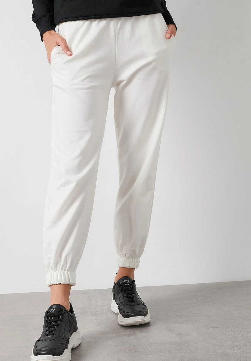 Pantalones deportivos - ecru LELA Pantalones Deportivos - Ecru , Mujer -LELA Ventas 2024 2f337ceef3794f42842f9ef58c8a9463