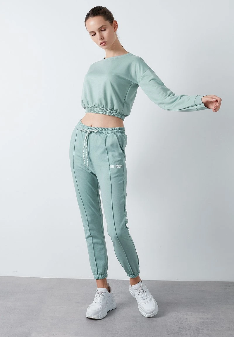 LELA Sudadera - Almond Green , Mujer 2 LELA Sudadera - Almond Green , Mujer - Imagen 2