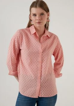 LELA REGULAR FIT - Camisa - Pink, Mujer -LELA Ventas 2024 317e2ec912b94dcdb834cba75dcb78e1