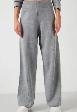 LELA SET - Jersey Con Capucha - Grey, Mujer 2 LELA SET - Jersey Con Capucha - Grey, Mujer -LELA Ventas 2024 3779ec107c8e4aec927c02bf8d3047df