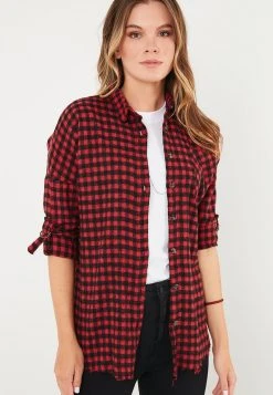 LELA Camisa - Red , Mujer -LELA Ventas 2024 385d5b7da7f142d3a744f17afaaee4ea