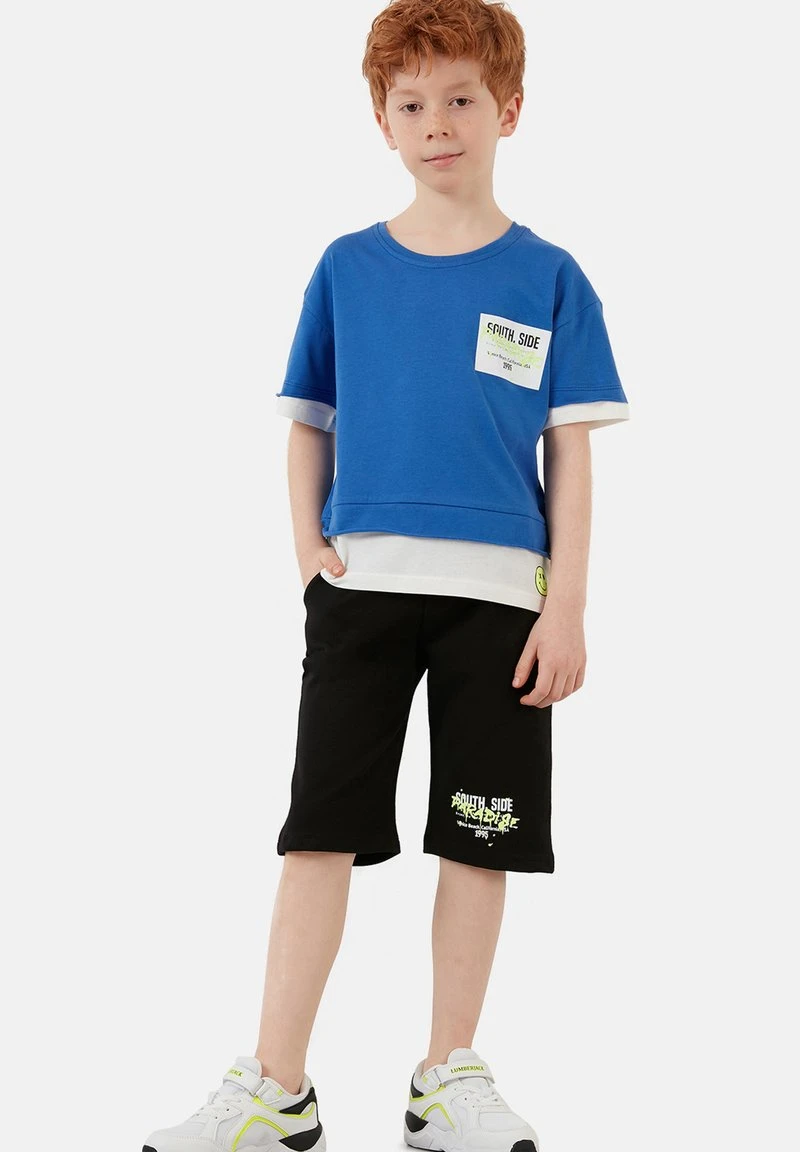 REGULAR FIT T-SHIRT AND SHORTS - Shorts - blue LELA REGULAR FIT T-SHIRT AND SHORTS - Shorts - Blue , Niños -LELA Ventas 2024 390eaf30b6eb417aa51885a3ff033f55