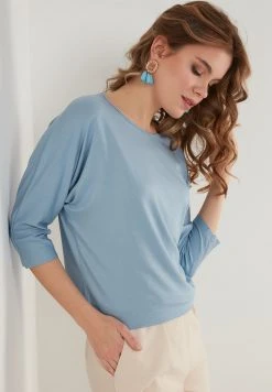 LELA Camiseta De Manga Larga - Baby Blue , Mujer 2 LELA Camiseta De Manga Larga - Baby Blue , Mujer -LELA Ventas 2024 3a4efd38ec6b4c60a16848ff3f909302