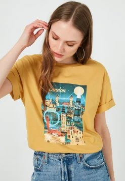 LELA Camiseta Estampada - Mustard Color , Mujer 2 LELA Camiseta Estampada - Mustard Color , Mujer -LELA Ventas 2024 3d1d94c9659c4487b35ba3bb4d9cc48a