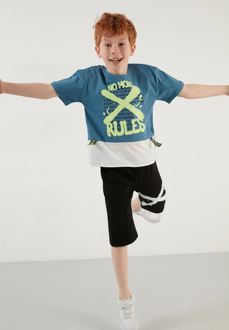 LELA REGULAR FIT T-SHIRT AND SHORTS - Shorts - Petrol Blue , Niños 5 LELA REGULAR FIT T-SHIRT AND SHORTS - Shorts - Petrol Blue , Niños - Imagen 5