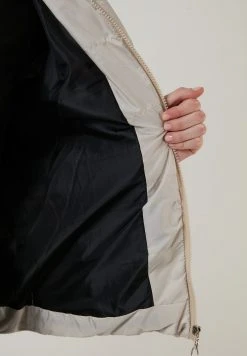 LELA Chaleco - Stone Colored , Mujer 2 LELA Chaleco - Stone Colored , Mujer -LELA Ventas 2024 4196d346153042998329686237e06ab4