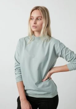 LELA HIGH COLLAR BASIC SWEATSHIRT - Sudadera - Almond Green, Mujer 6 LELA HIGH COLLAR BASIC SWEATSHIRT - Sudadera - Almond Green, Mujer -LELA Ventas 2024 423e9133d0a24bfcb20a1f6d49aede56