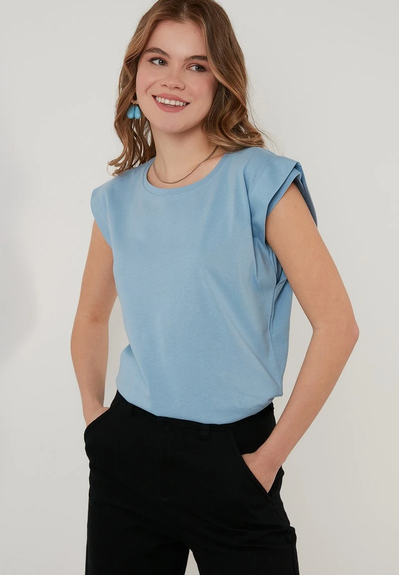 Camiseta básica - baby blue LELA Camiseta Básica - Baby Blue, Mujer -LELA Ventas 2024 4341169accc641fa8b4850fd1bd6c651